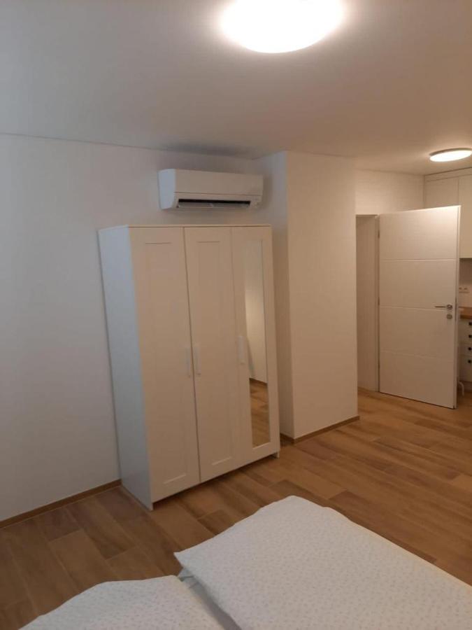 Studio Apartment Zara Bagian luar foto