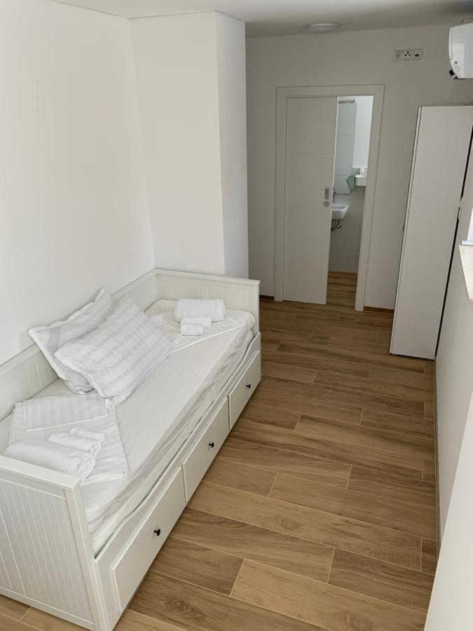 Studio Apartment Zara Bagian luar foto