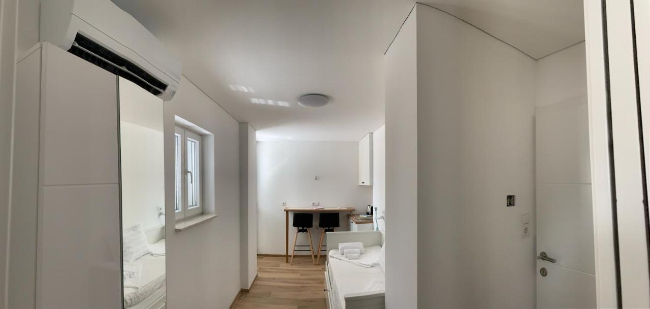 Studio Apartment Zara Bagian luar foto